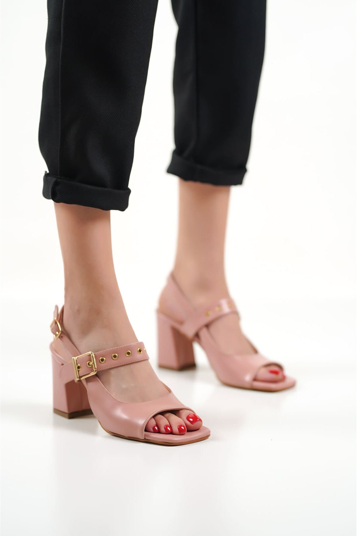 Kadın Kalın Topuklu Sandalet TR150Y06C